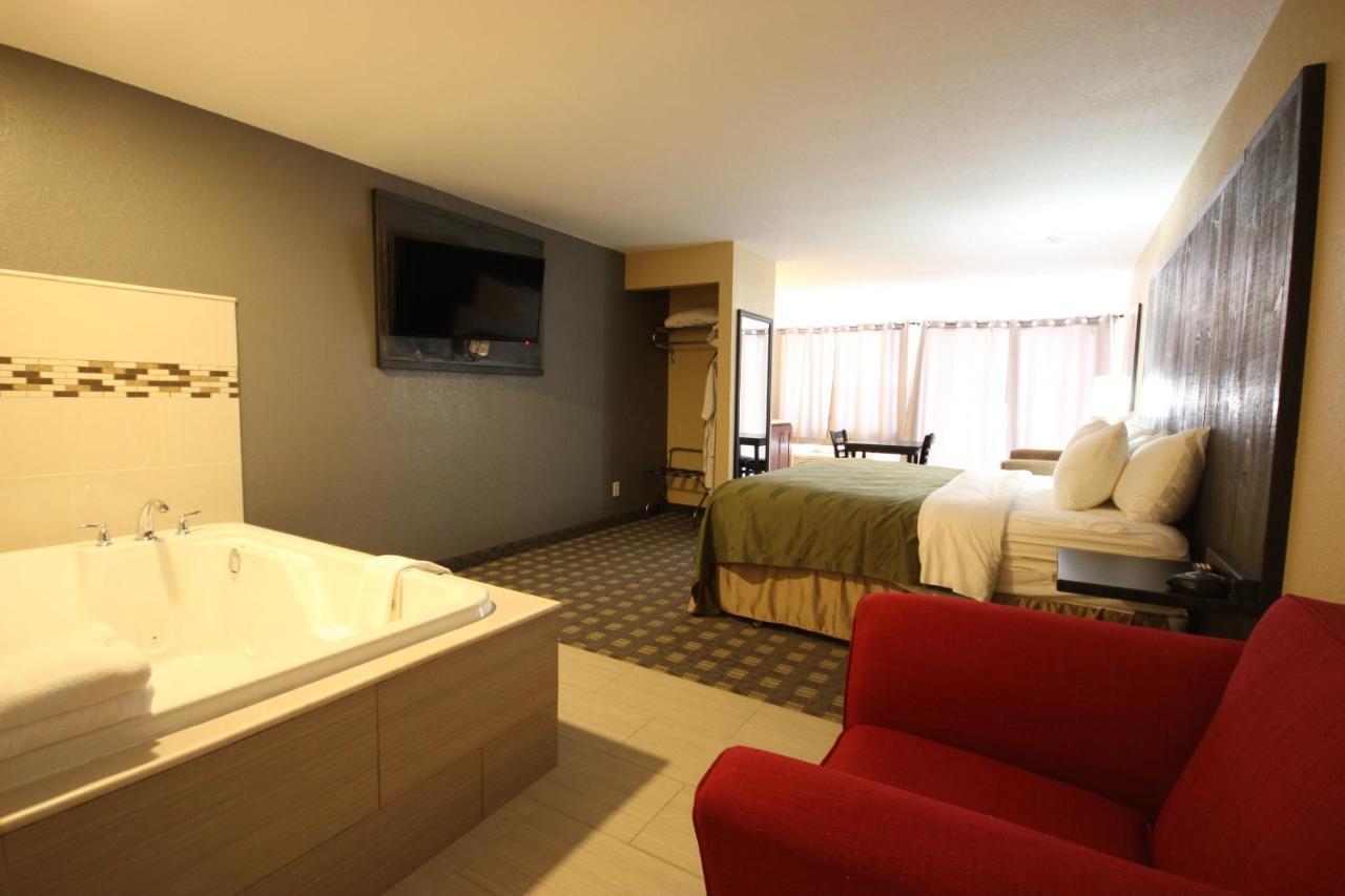 Quality Inn Брейсбридж Екстериор снимка