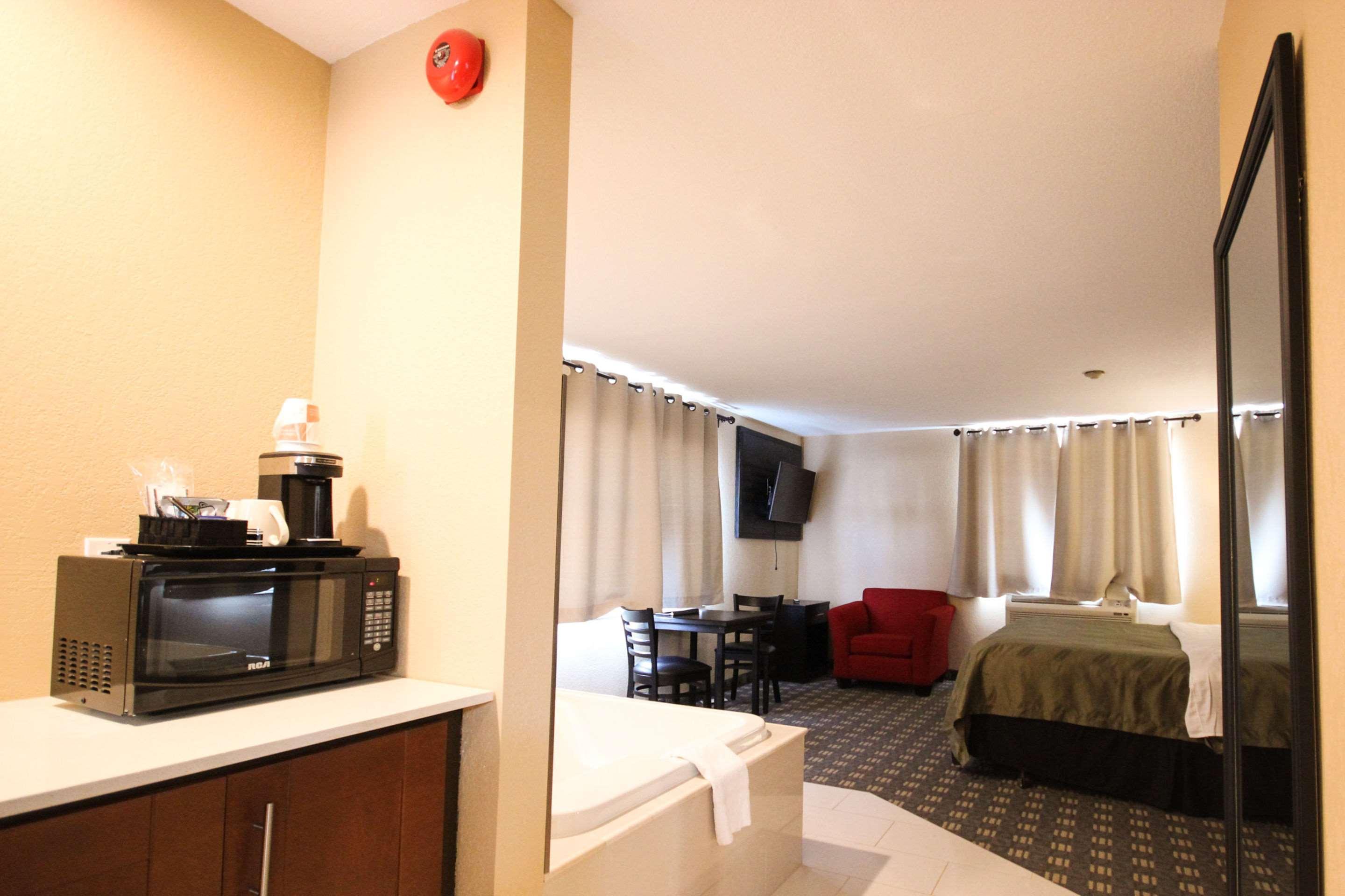 Quality Inn Брейсбридж Екстериор снимка