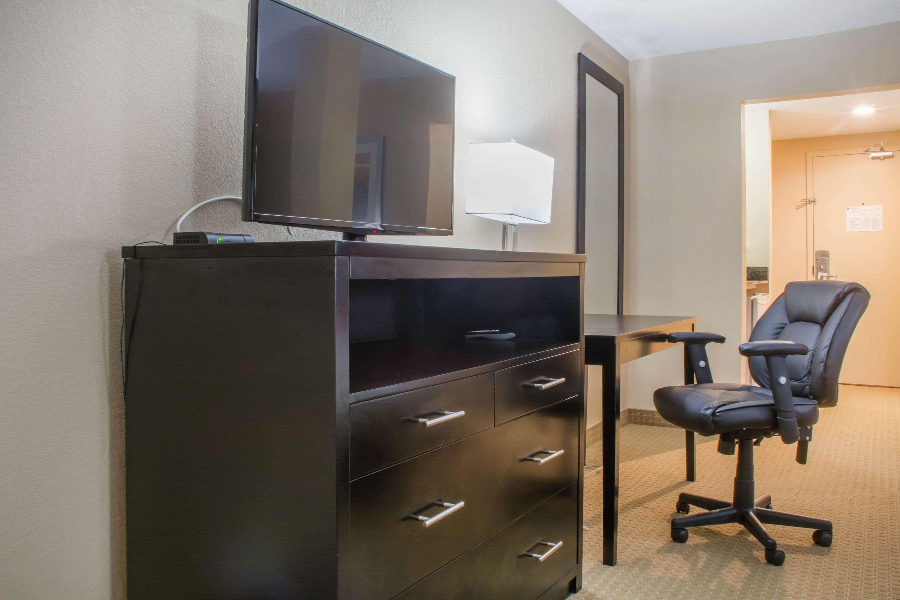 Quality Inn Брейсбридж Екстериор снимка