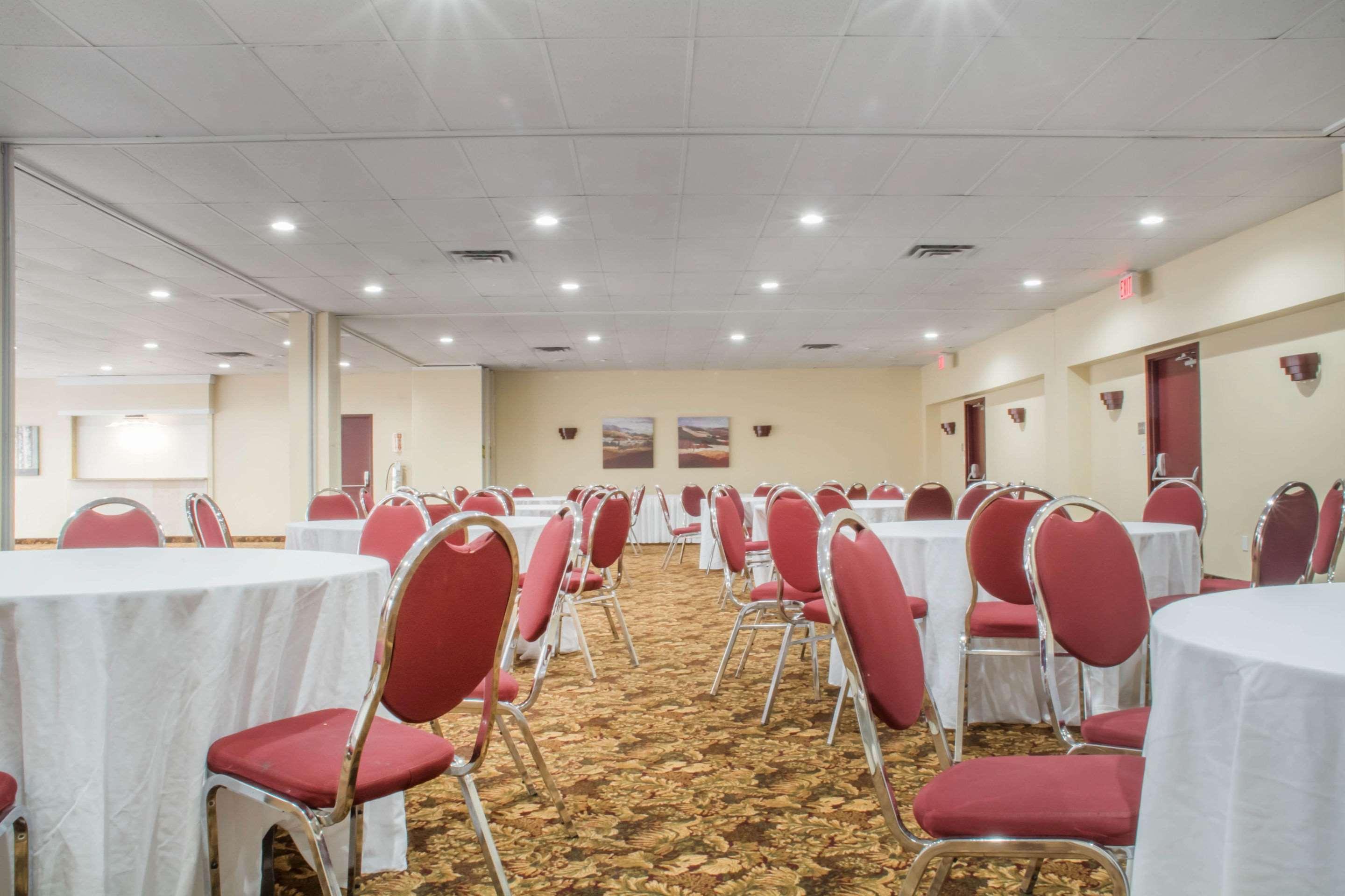 Quality Inn Брейсбридж Екстериор снимка