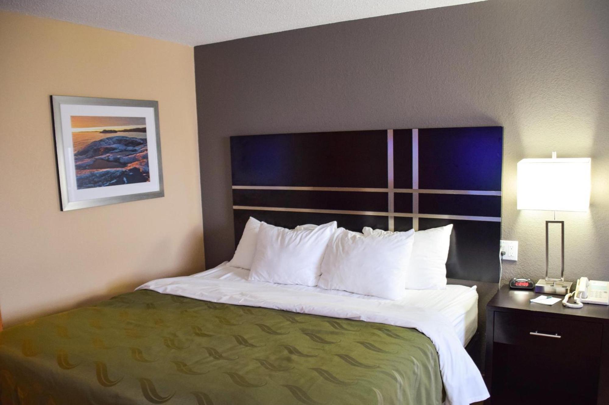 Quality Inn Брейсбридж Екстериор снимка